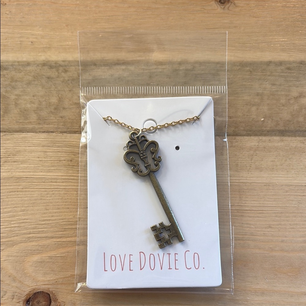 Vintage key necklace with gold chain /  style 2